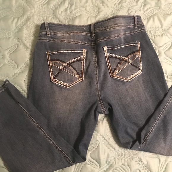 est 1946 Denim Denim - (13)Ladies size 14 denim stretch jeans/capris in wonderful condition.